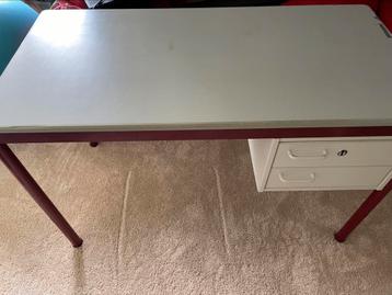 Tafel met ladenblok