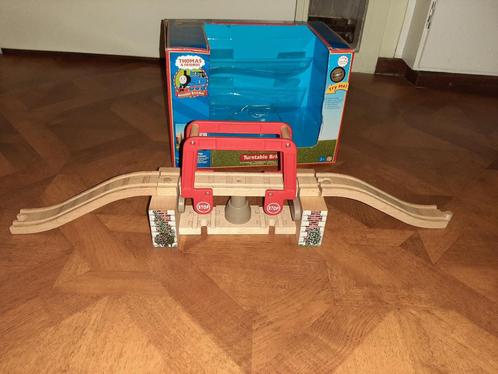 Thomas de trein draaibare brug van hout, Kinderen en Baby's, Speelgoed | Thomas de Trein, Zo goed als nieuw, Ophalen of Verzenden