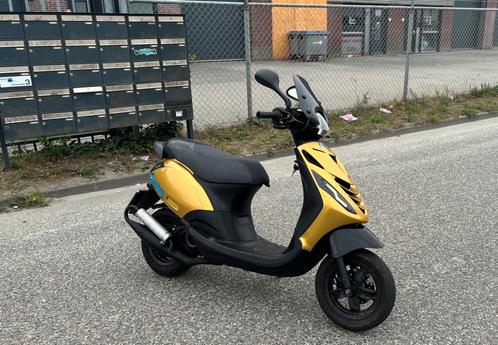 Zip 70cc 2takt Brom, Fietsen en Brommers, Scooters | Piaggio, Zo goed als nieuw, Zip, Ophalen
