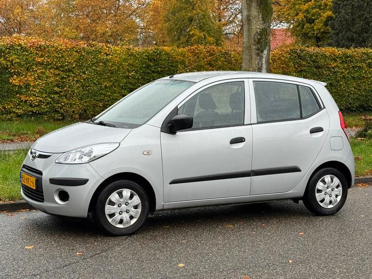 Hyundai i10 1.1 I 5DR 2010 Grijs, Auto's, Hyundai, Bedrijf, Benzine, B, Hatchback, Handgeschakeld, Origineel Nederlands, Zilver of Grijs