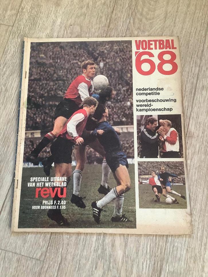 REVUE VOETBAL 68 SPECIALE UITGAVE, Verzamelen, Sportartikelen en Voetbal, Gebruikt, Boek of Tijdschrift, Overige binnenlandse clubs