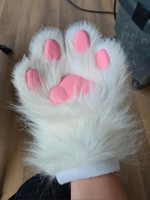 Fursuit paws, Hobby en Vrije tijd, Kostuums, Theaterbenodigdheden en LARP, Zo goed als nieuw, Ophalen of Verzenden