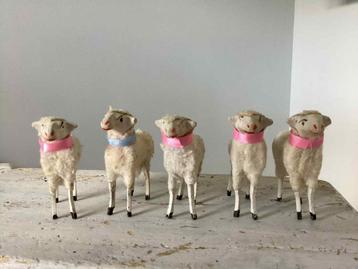 Antieke schaapjes 7 cm hoog beschikbaar voor biedingen