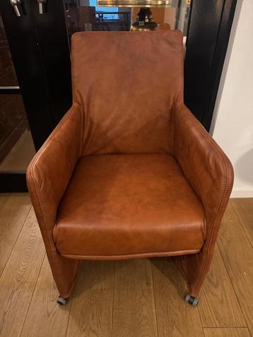4 NIEUWE LEDEREN ARMSTOELEN - EETKAMERSTOELEN met wielen beschikbaar voor biedingen