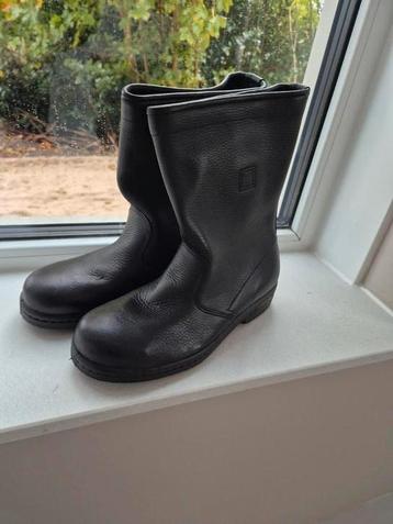 Werklaarzen te koop  beschikbaar voor biedingen