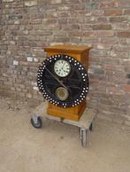 antieke stempelklok  the day time register by howard bros, Antiek en Kunst, Ophalen