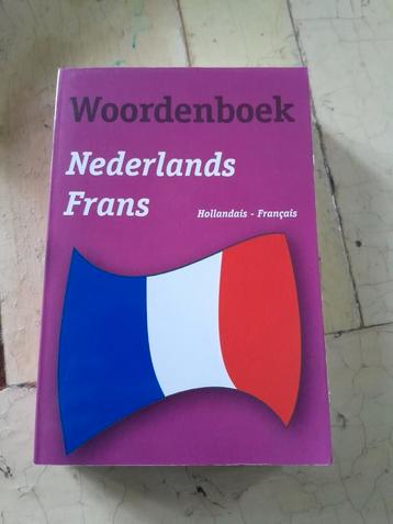 Woordenboek Nederlands-Frans beschikbaar voor biedingen