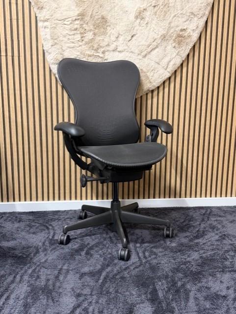 Bureaustoel Herman Miller Mirra 1, Huis en Inrichting, Bureaustoelen, Gebruikt, Bureaustoel, Zwart, Ergonomisch, Ophalen of Verzenden