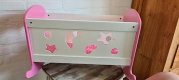 Poppenwieg met 1 set Baby Born kleding beschikbaar voor biedingen