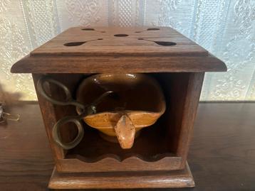 Antieke Stoof met Houten Ombouw & Kolentang - Woonaccessoire beschikbaar voor biedingen