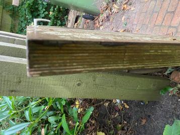 Gebruikte stevige tuindeur beschikbaar voor biedingen