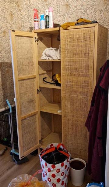 Kast met rotan webbing beschikbaar voor biedingen