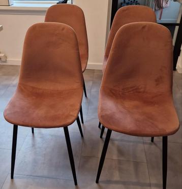 2x Velvet stoelen beschikbaar voor biedingen