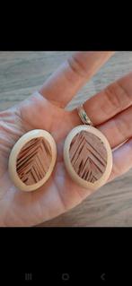 Vintage oorclips van hout, Sieraden, Tassen en Uiterlijk, Oorbellen, Ophalen of Verzenden, Zo goed als nieuw, Bruin, Overige materialen