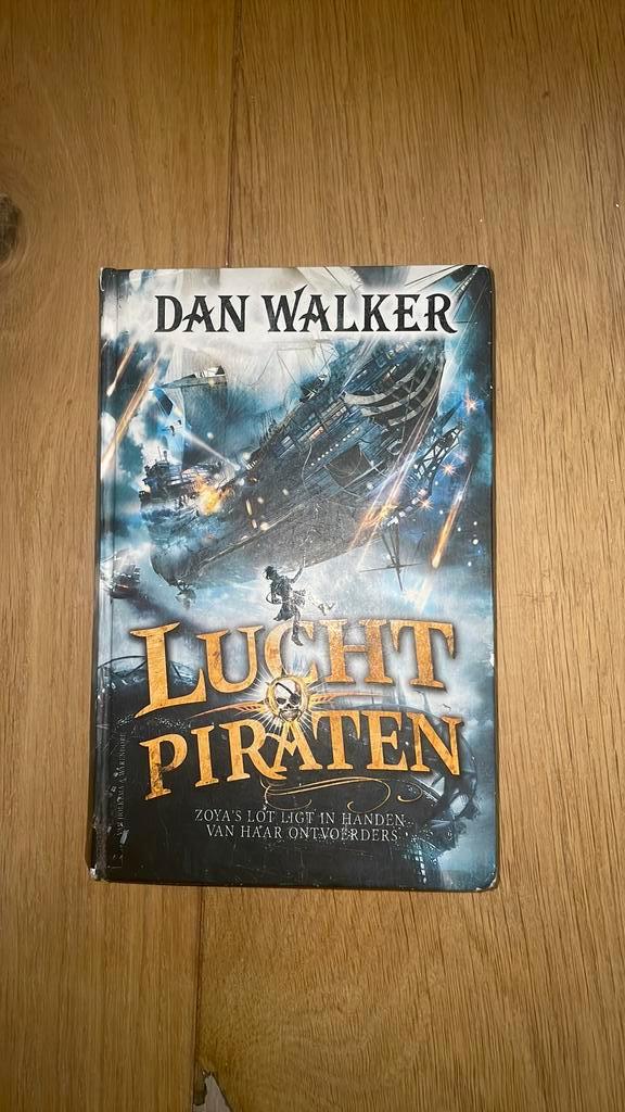 Dan Walker - Luchtpiraten, Boeken, Kinderboeken | Jeugd | 10 tot 12 jaar, Zo goed als nieuw, Ophalen of Verzenden