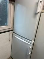 Liebherr Koelkast met vriezer - Goed onderhouden, Witgoed en Apparatuur, Koelkasten en IJskasten, Ophalen, Gebruikt, 200 liter of meer