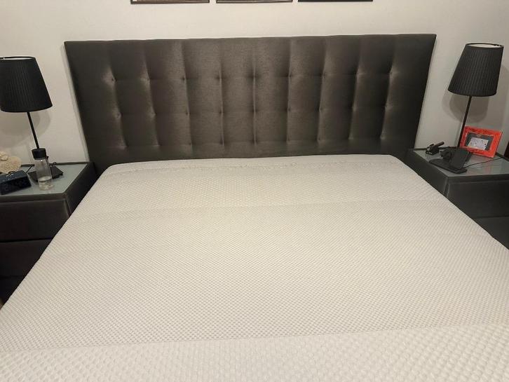 Slaapkamer : volledig bed met 2 nachtkastjes, Huis en Inrichting, Slaapkamer | Bedden, Zo goed als nieuw, Tweepersoons, 180 cm