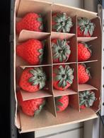 Aardbeien kaarsjes nog nieuw in doos. Met geur. 12 stuks., Overige materialen, Nieuw, Ophalen of Verzenden, Kaars