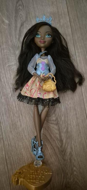 Mooie Ever After High pop justin dancer  beschikbaar voor biedingen