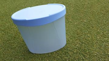 Tupperware doos beschikbaar voor biedingen