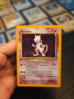🇳🇱🥇 First Edition Mewtwo 10 Base set, Hobby en Vrije tijd, Verzamelkaartspellen | Pokémon, Ophalen of Verzenden, Zo goed als nieuw