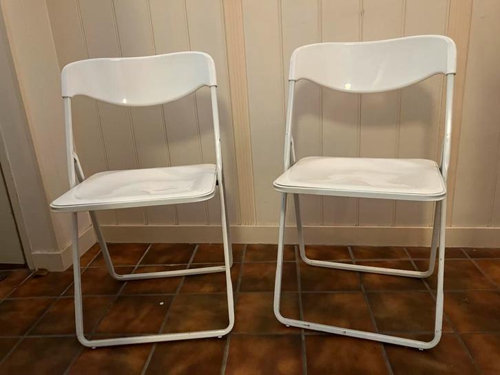 2 Witte Klapstoelen - Kunststof & Metaal, Huis en Inrichting, Stoelen, Gebruikt, Twee, Kunststof, Wit, Ophalen