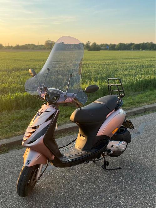 Piaggo zip 4tk injectie snor, Fietsen en Brommers, Scooters | Piaggio, Gebruikt, Zip, Maximaal 25 km/u, Benzine, Ophalen