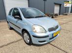 Toyota Yaris 1.0 VVT-i Idols ( unieke lage kilometerstand), Auto's, Toyota, Stof, Gebruikt, Metallic lak, 4 cilinders