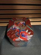 Pokémon TCG: Koraidon EX Tin, Verzamelen, Ophalen of Verzenden, Nieuw