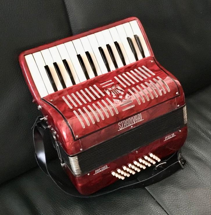Stradivari Ancona 32 bas accordeon met koffer, Muziek en Instrumenten, Accordeons, Gebruikt, Toetsaccordeon, 32-bas, Overige merken