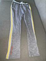 Ninni vi 134 140 broek sweatpants grijs geel, Broek, Ninni Vi, Zo goed als nieuw, Verzenden