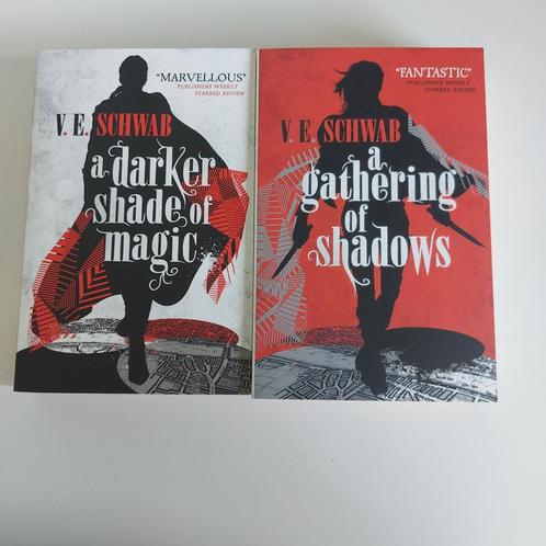 A Darker Shade of Magic & A Gathering of Shadows-V.E. Schwab, Boeken, Fantasy, Zo goed als nieuw, Ophalen of Verzenden