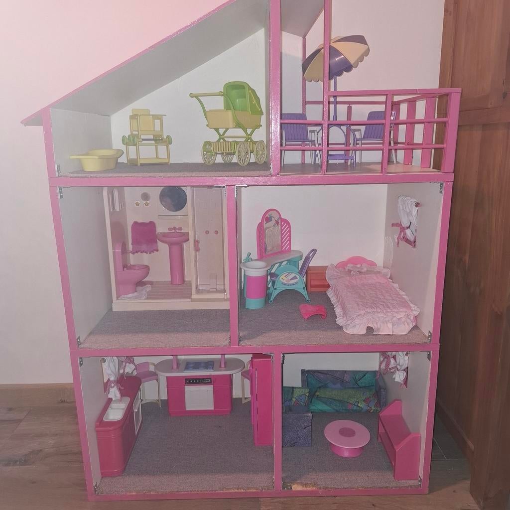 Leuk Barbiehuis met accessoires, Kinderen en Baby's, Speelgoed | Poppenhuizen, Ophalen, Gebruikt, Poppenhuis