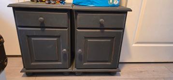 Nachtkastjes.  beschikbaar voor biedingen