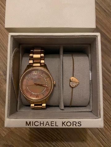Orginele Michael Kors Horloge en Armband roségoudkleurig. beschikbaar voor biedingen