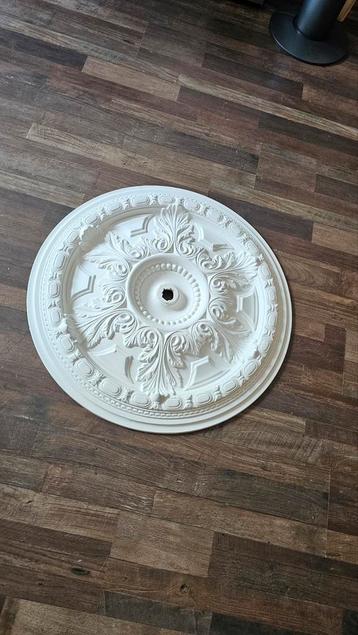Diameter 71cm. Heel licht en eenvoudig boven je mooie lamp t beschikbaar voor biedingen