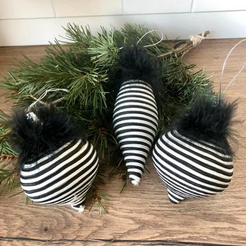 Kerstballen gestreept wit - zwart beschikbaar voor biedingen