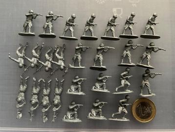 Mini Soldaatjes GRIJS ? German Infantry WO II beschikbaar voor biedingen