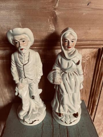 2 x porseleinen beeld. Oude man en vrouw Wit en goud. 25 cm  beschikbaar voor biedingen