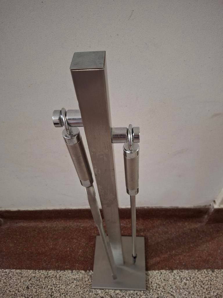 Rvs haardset met pook en tang op vierkanten voet., Huis en Inrichting, Kachels, Ophalen of Verzenden, Zo goed als nieuw