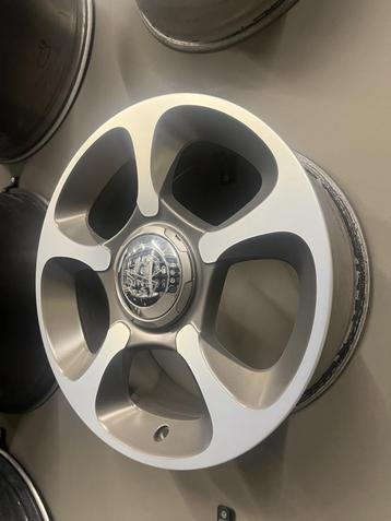 OEM Fiat Abarth 500 595 695 17 inch Velgen Zeer nette staat beschikbaar voor biedingen