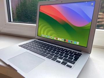 MacBook Air 2019 13 Inch 2,2 GHz i7 | 8 GB | Office + Extra beschikbaar voor biedingen