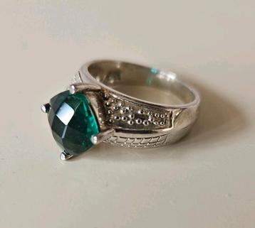 Ring zilver 925 met groene steen maat 18,25 mm beschikbaar voor biedingen