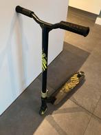 Stuntstep (zwart-geel, black dragon) te koop!, Ophalen, Zo goed als nieuw, Gewone step