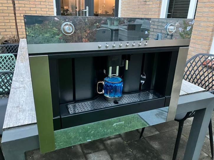 Smeg inbouwkoffiemachine als nieuw, Witgoed en Apparatuur, Koffiezetapparaten, Zo goed als nieuw, Koffiebonen, Koffiemachine, 10 kopjes of meer