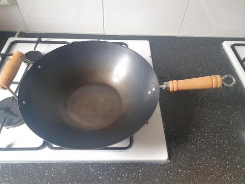 IKEA Wokpan Carbon Steel met Houten Handgrepen, Huis en Inrichting, Keuken | Potten en Pannen, Gebruikt, Wok, Overige materialen