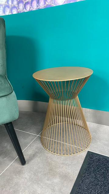 Metalen bijzettafel goud, zandloper beschikbaar voor biedingen