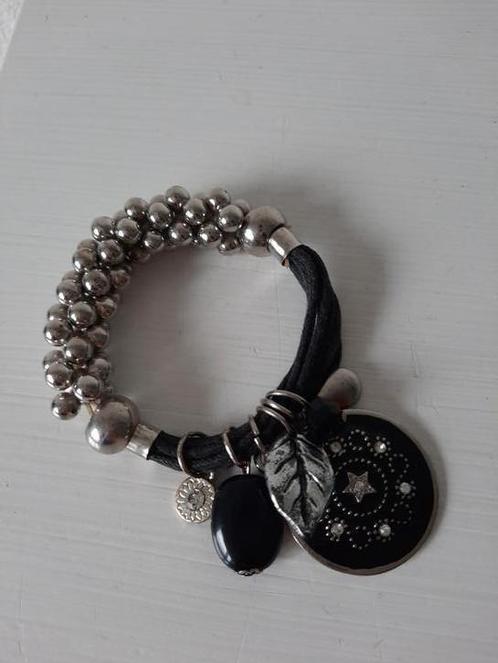Leuke Zwarte Zilverkleurige Armband met Bedels, Sieraden, Tassen en Uiterlijk, Armbanden, Gebruikt, Overige materialen, Zilver