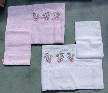 Geborduurd cadeauset 2x badstof handdoek + 2x washandje (H16 beschikbaar voor biedingen