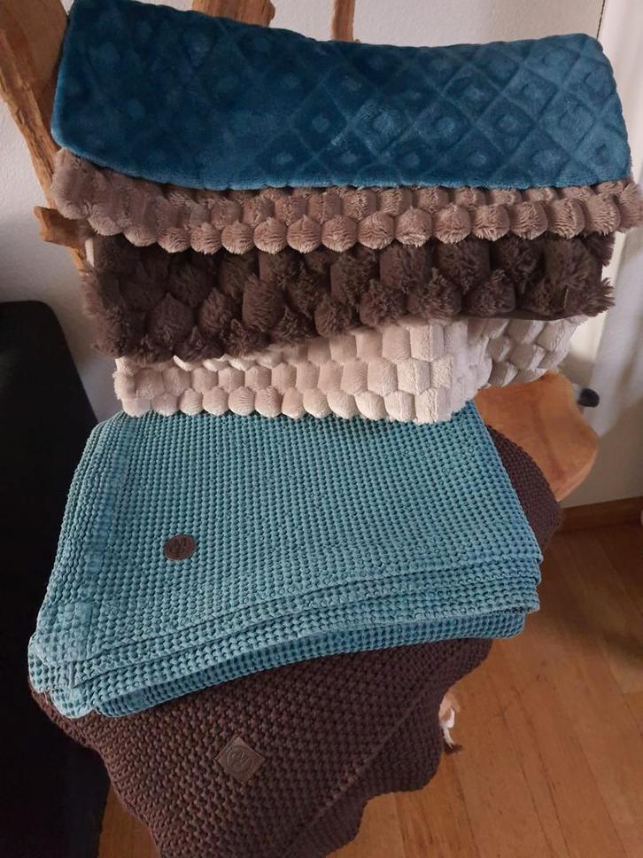 2X MARC O'POLO NORDIC KNIT PLAID EN 4 KUSSENHOESJES, Huis en Inrichting, Woonaccessoires | Plaids en Woondekens, Zo goed als nieuw